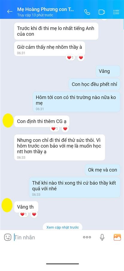 Học sinh báo kết quả đỗ Nguyễn Tất Thành 