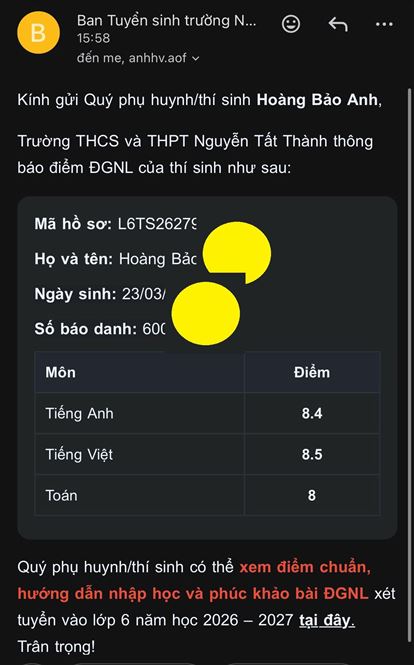 Học sinh báo kết quả đỗ Nguyễn Tất Thành 